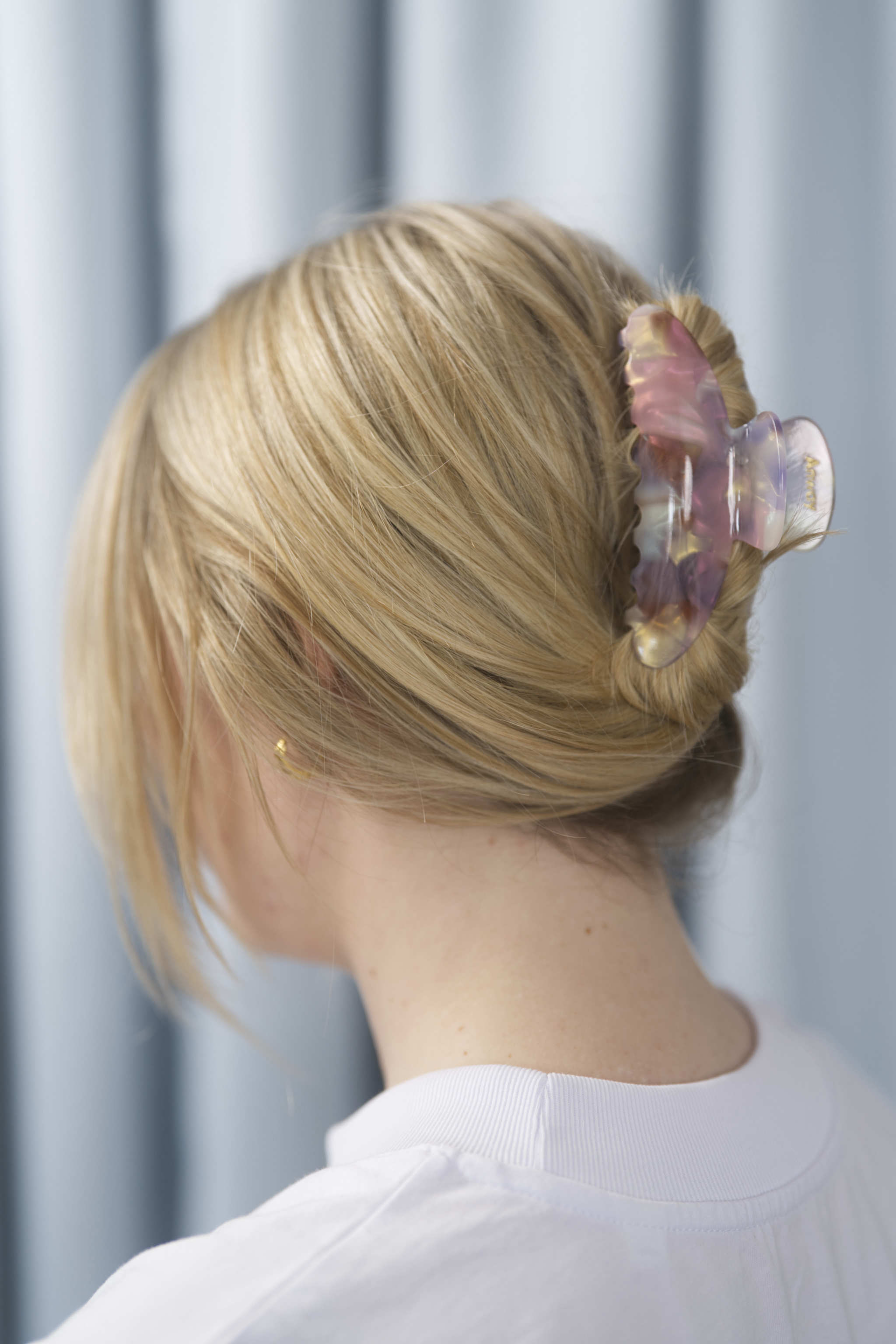 Moon Haarklammer in marmoriertem Rosa, Beige, Flieder, perlendem Weiss mit stilvollem Design – elegantes und zeitloses Haaraccessoire für jeden Anlass, ideal für einen klassischen und unverwechselbaren Look.