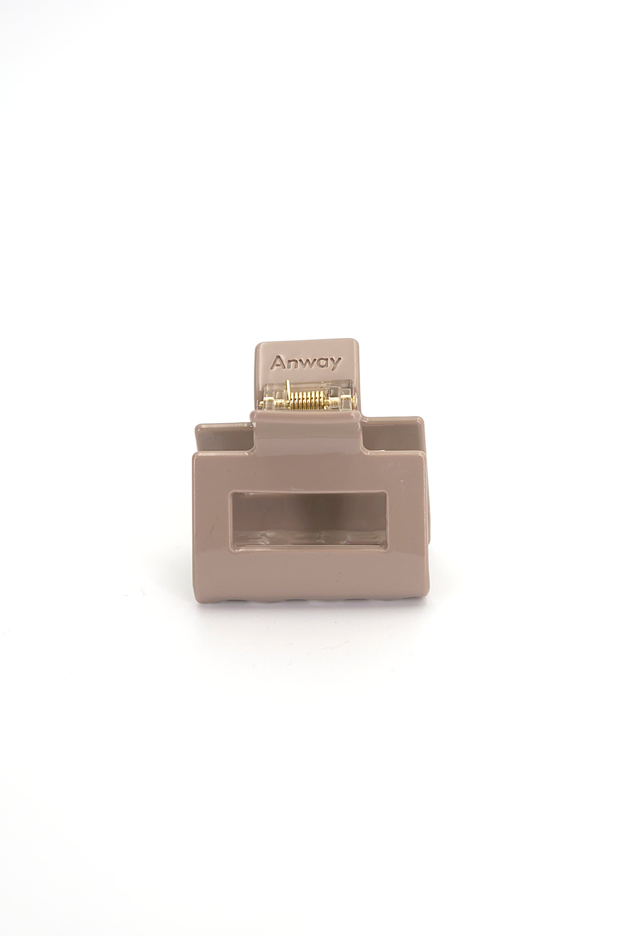 Kompakte Square Haarklammer baileysfarben in einen mittelbraunen bis taupefarbenen Ton mit elegantem Design – stilvolles, langlebiges und praktisches Haaraccessoire für unterwegs, das idealen Halt und maximalen Komfort bietet.
