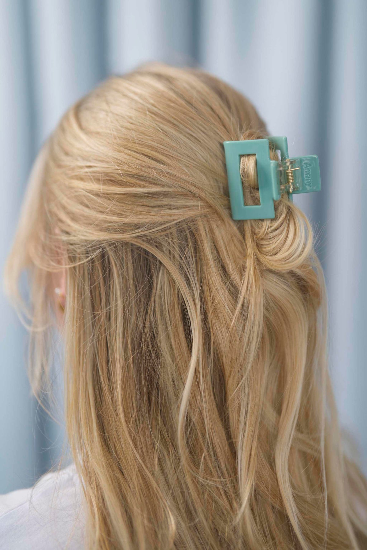 Kompakte Square Haarklammer in pastellgrün mit elegantem Design – stilvolles, langlebiges und praktisches Haaraccessoire für unterwegs, das idealen Halt und maximalen Komfort bietet.