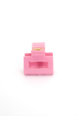 Kompakte Square Haarklammer in rosa mit elegantem Design – stilvolles, langlebiges und praktisches Haaraccessoire für unterwegs, das idealen Halt und maximalen Komfort bietet.