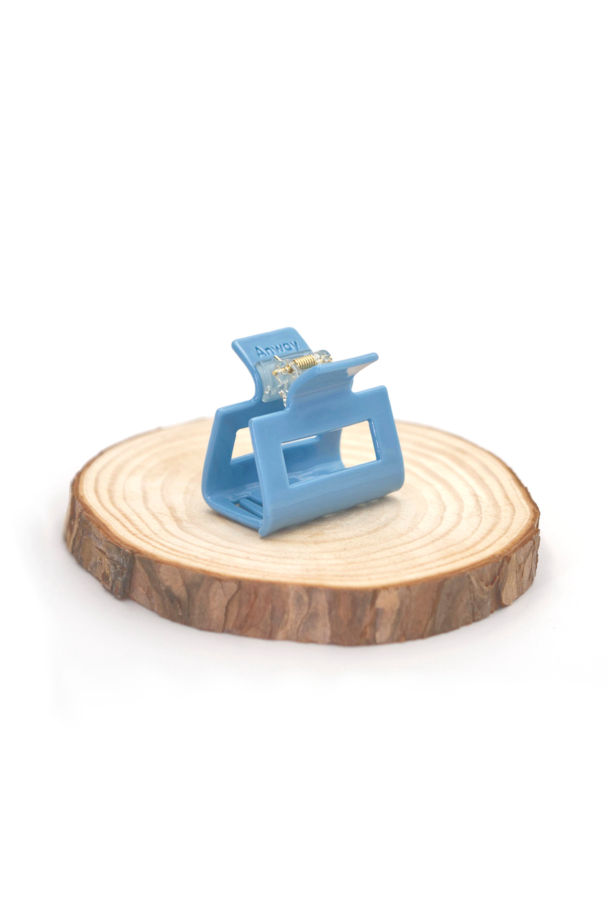 Kompakte Square Haarklammer in hellblau mit elegantem Design – stilvolles, langlebiges und praktisches Haaraccessoire für unterwegs, das idealen Halt und maximalen Komfort bietet.