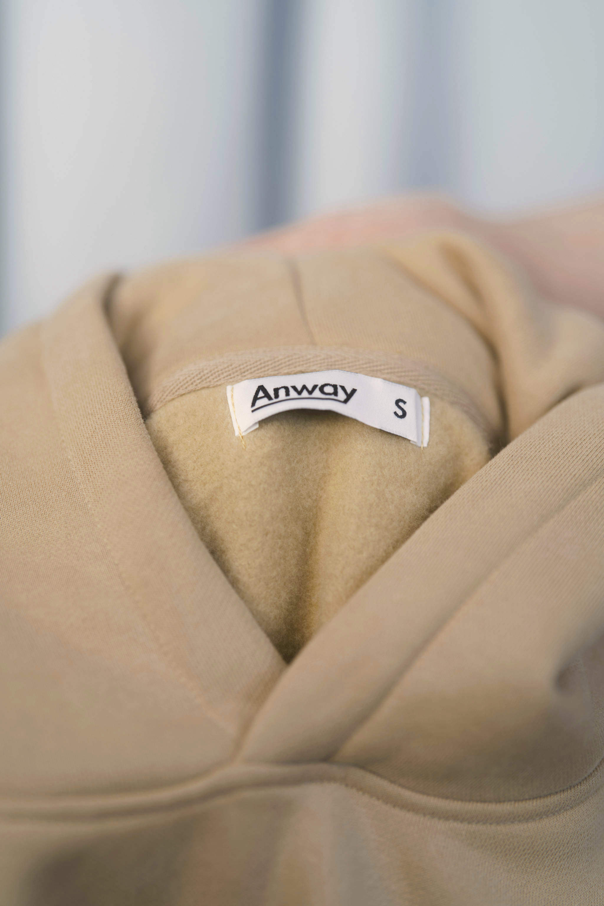 Unisex Hoodie, Farbe Dark Beige, moderne, oversized Passform, kuschlig weich, Baumwolle, Backprint