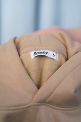 DARK BEIGE Unisex Hoodie mit moderner, oversized Passform – kuschlig weich und aus hochwertigem Material.