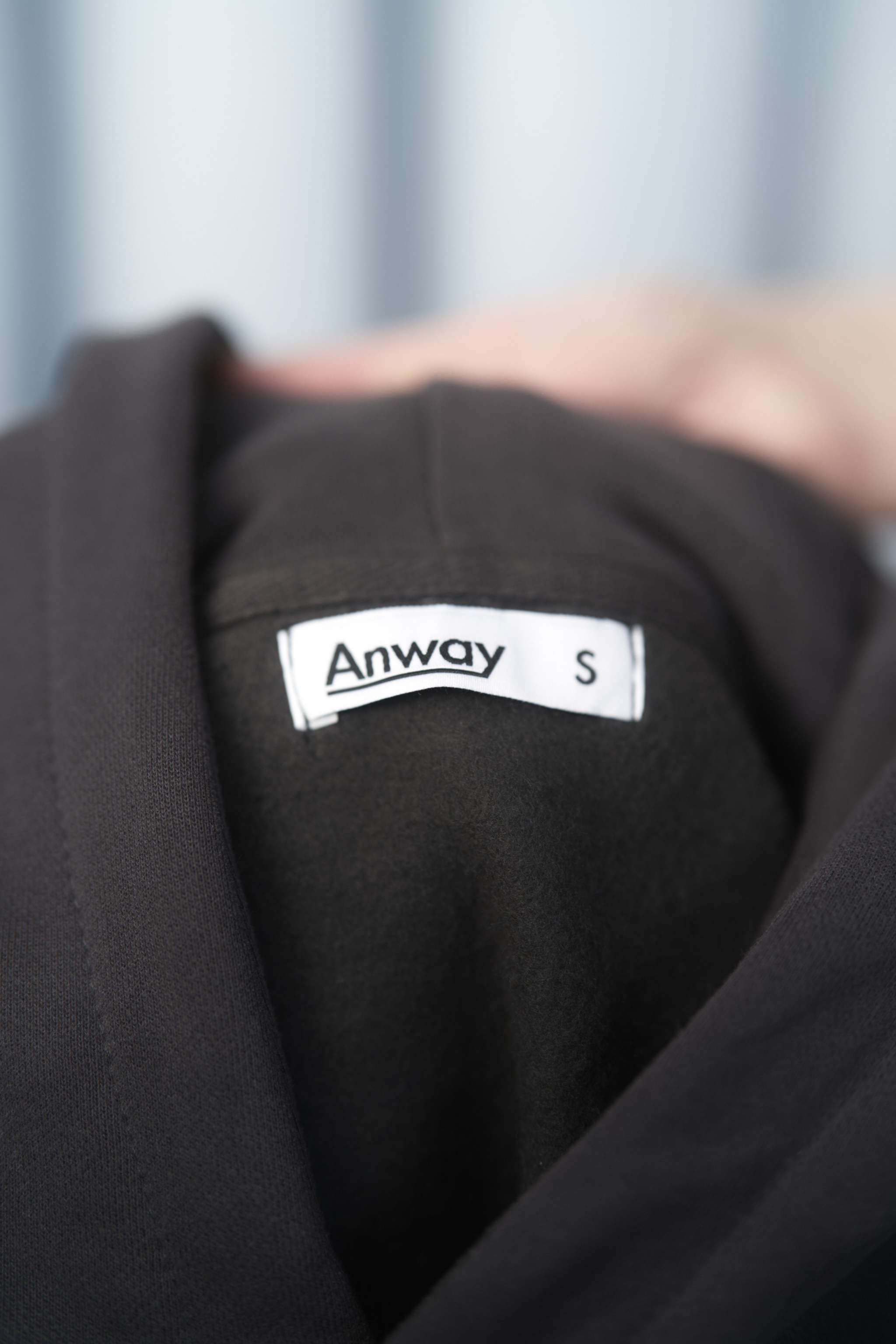 DARK GRAY Unisex Hoodie mit moderner, oversized Passform – kuschlig weich und aus hochwertigem Material.