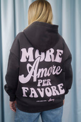 DARK GRAY Unisex Hoodie mit moderner, oversized Passform – kuschlig weich und aus hochwertigem Material mit rosa Back Print MORE AMORE PER FAVORE. 
