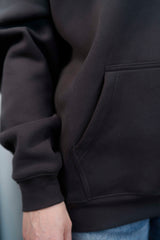 DARK GRAY Unisex Hoodie mit moderner, oversized Passform – kuschlig weich und aus hochwertigem Material mit rosa Back Print MORE AMORE PER FAVORE. 