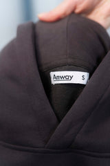 DARK GRAY Unisex Hoodie mit moderner, oversized Passform – kuschlig weich und aus hochwertigem Material mit rosa Back Print MORE AMORE PER FAVORE. 