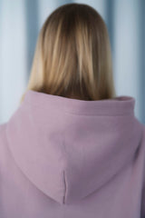 DUSTY LAVENDER Unisex Hoodie mit moderner, oversized Passform – kuschlig weich und aus hochwertigem Material.