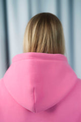FRENCH FUCHSIA Unisex Hoodie mit moderner, oversized Passform – kuschlig weich und aus hochwertigem Material.