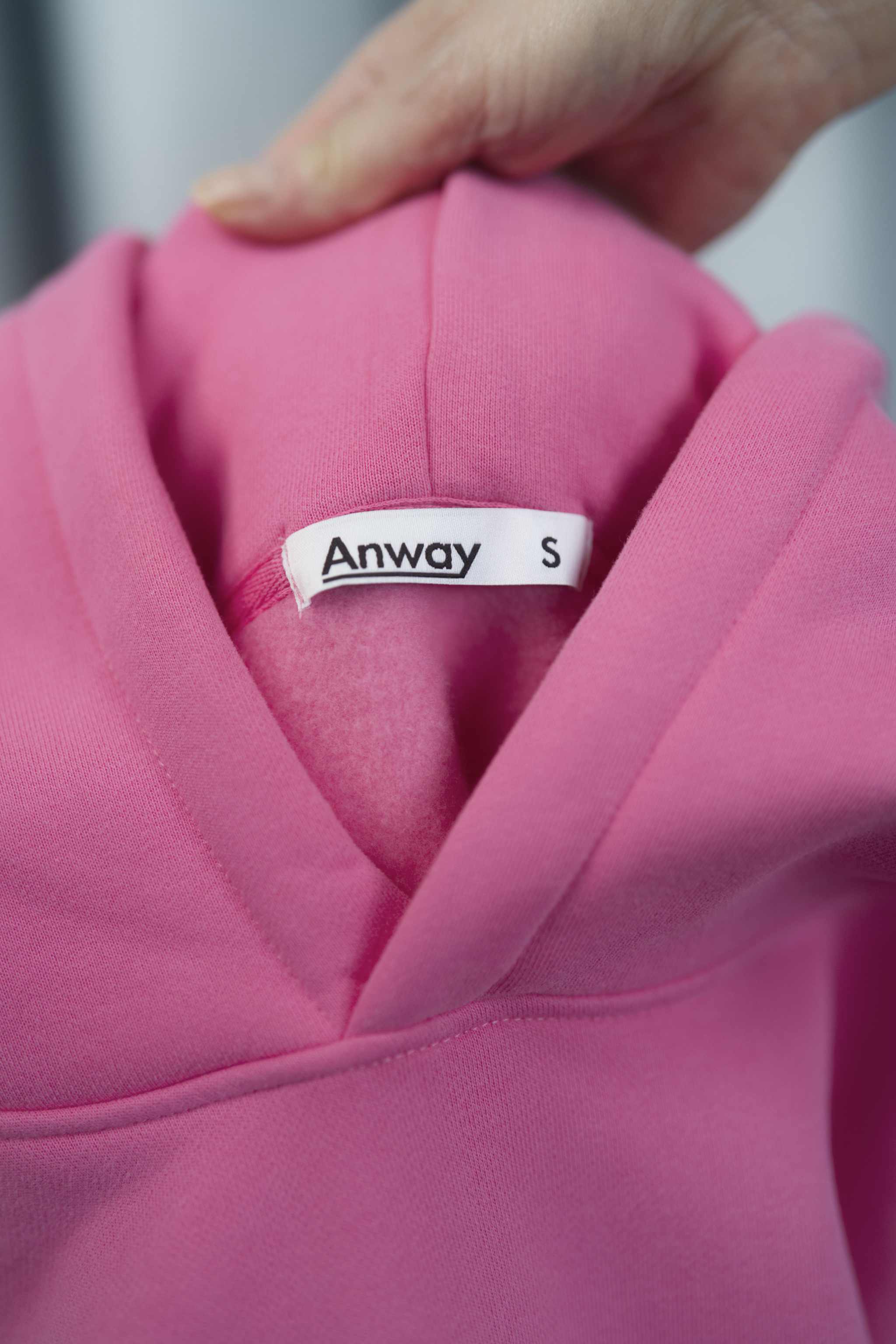 FRENCH FUCHSIA Unisex Hoodie mit moderner, oversized Passform – kuschlig weich und aus hochwertigem Material.