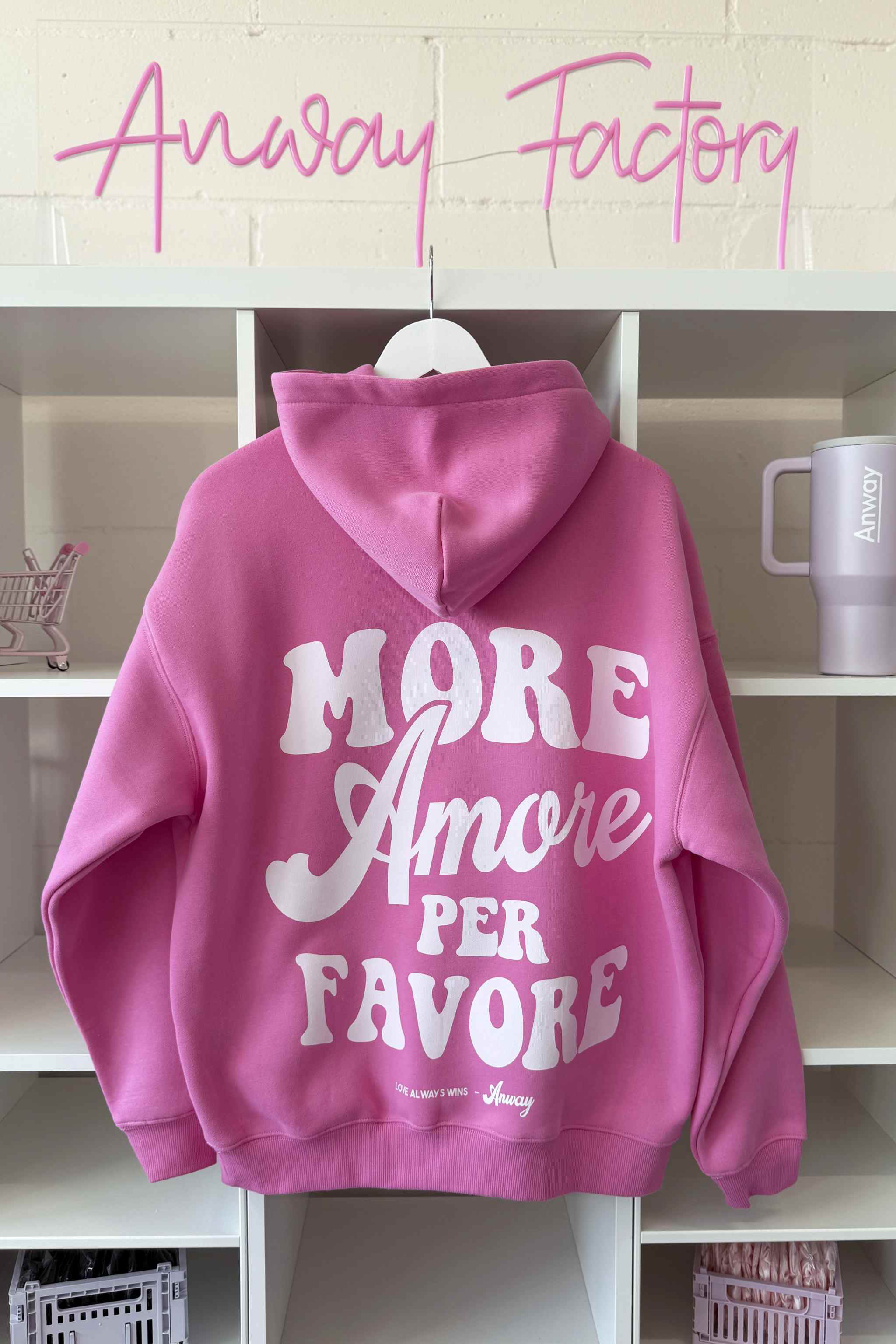 Kuschliger Hoodie Oversized French Fuchsia Pink mit weissem Backprint More Amore Per Favore