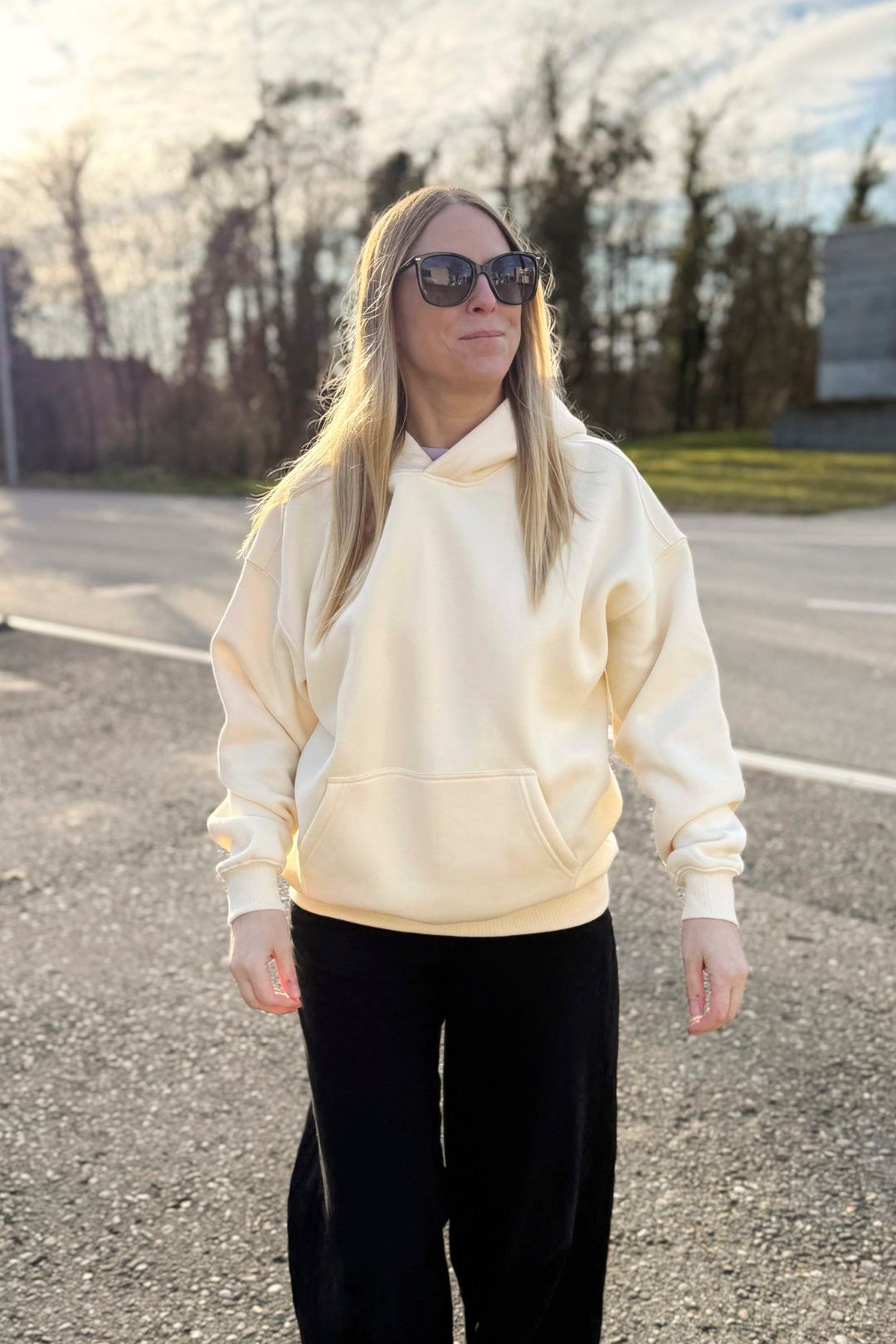Unisex Hoodie, Farbe Buttermilk Yellow, moderne, oversized Passform, kuschlig weich, Baumwolle