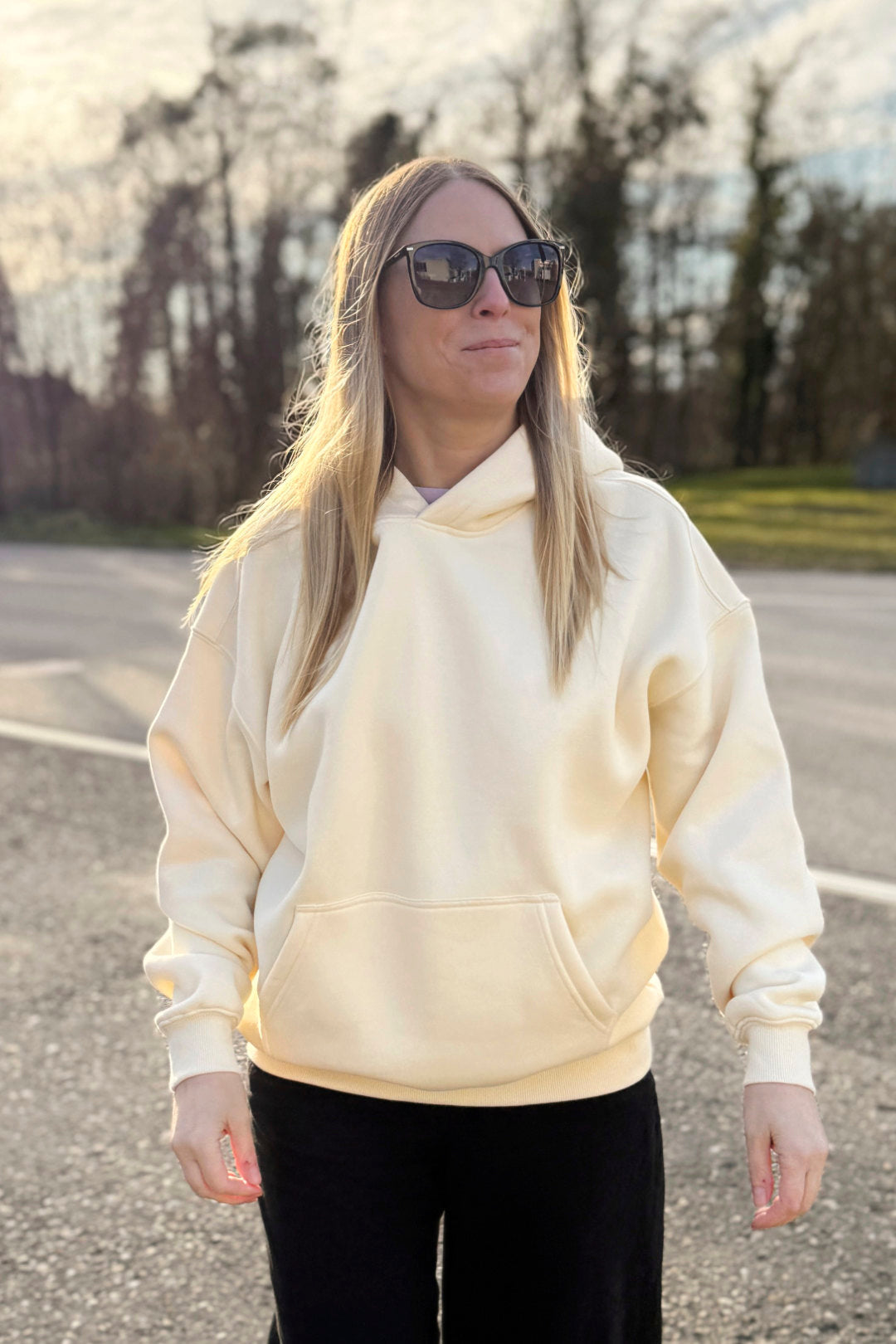Unisex Hoodie, Farbe Buttermilk Yellow, moderne, oversized Passform, kuschlig weich, Baumwolle