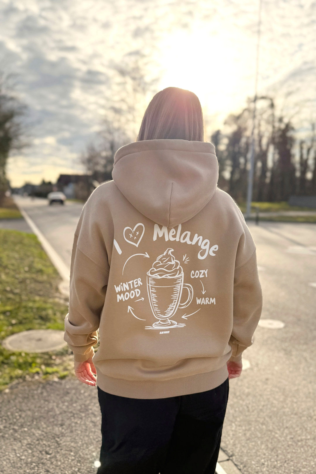Unisex Hoodie, Farbe Dark Beige, moderne, oversized Passform, kuschlig weich, Baumwolle, Backprint
