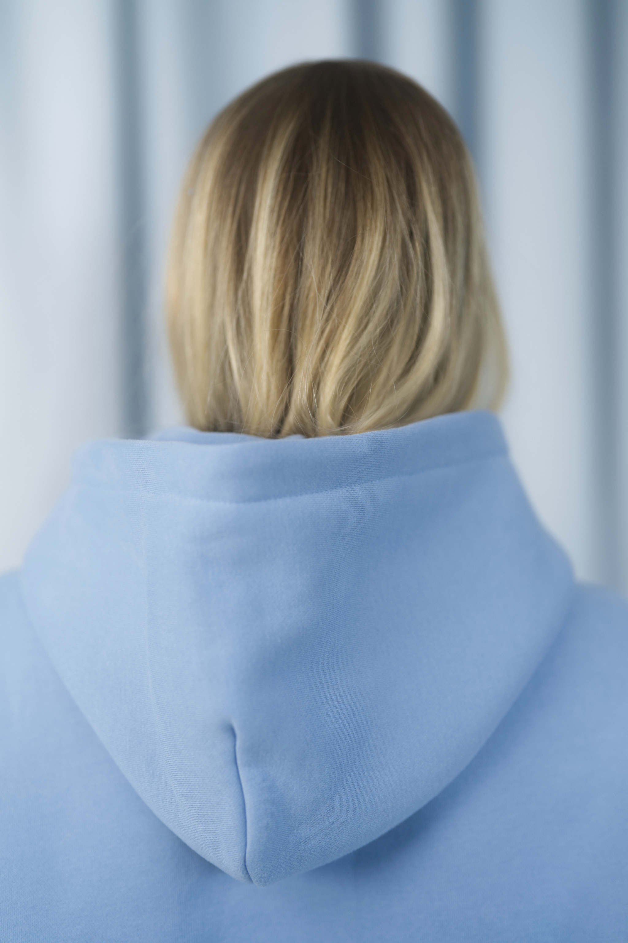 Kuschliger, hellblauer Hoodie Kapuzenpullover mit Kängurutasche aus Baumwolle