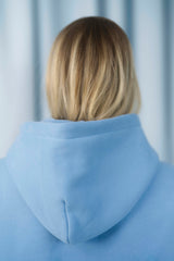 Kuschliger, hellblauer Hoodie Kapuzenpullover mit Kängurutasche aus Baumwolle