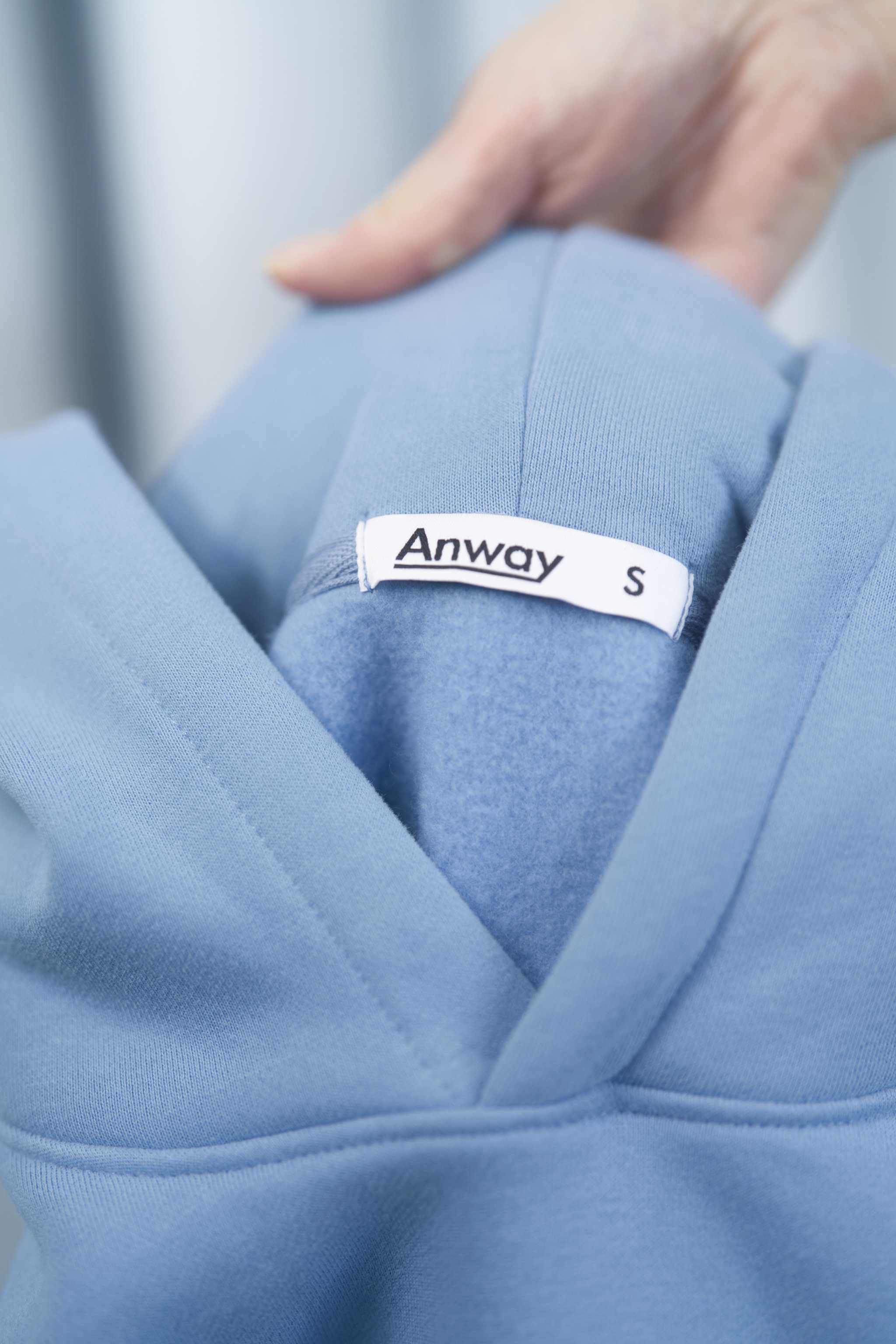 Kuschliger, hellblauer Hoodie Kapuzenpullover mit Kängurutasche aus Baumwolle