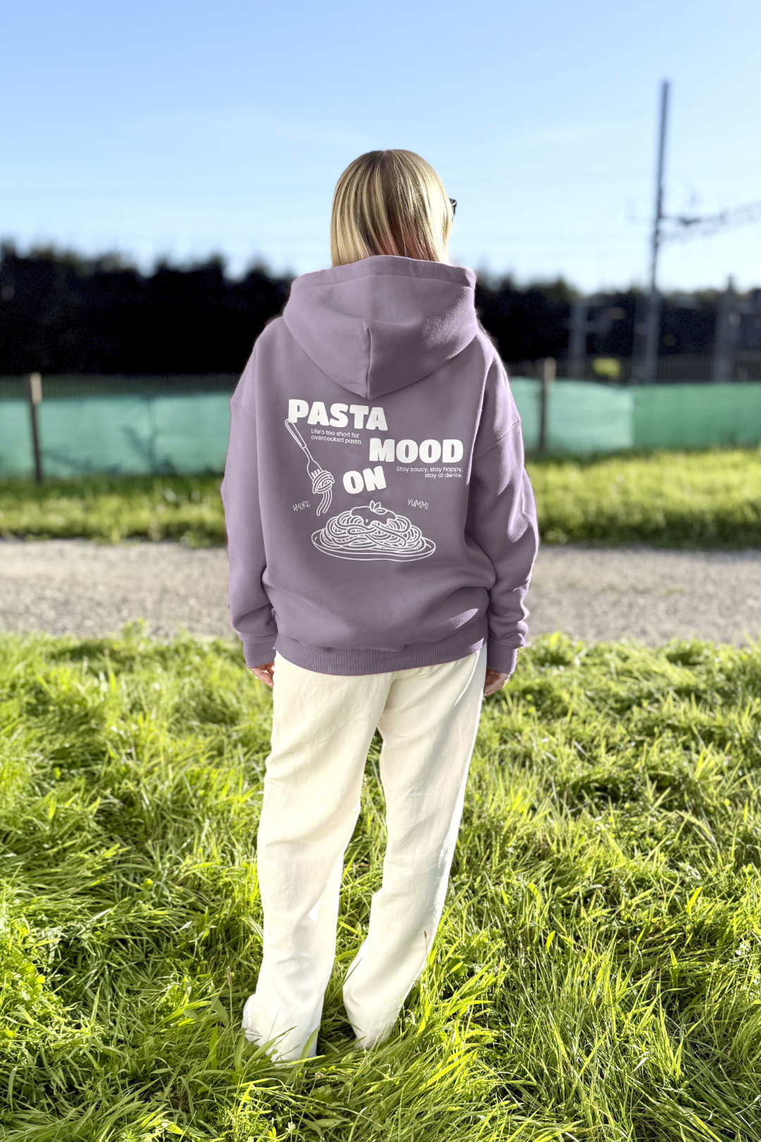 Unisex Hoodie, Farbe Dusty Lavender, moderne, oversized Passform, kuschlig weich, Baumwolle, Backprint