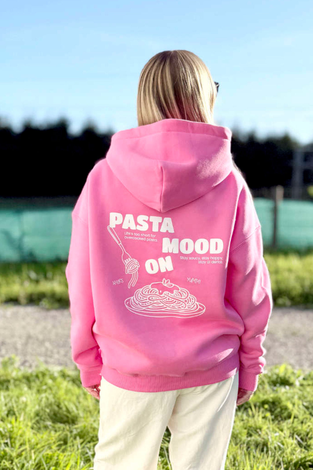 Unisex Hoodie, Farbe Pink, French Fuchsia, moderne, oversized Passform, kuschlig weich, Baumwolle, Backprint