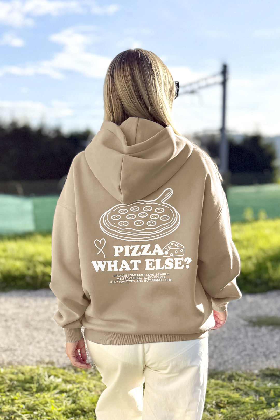 Unisex Hoodie, Farbe Dark Beige, moderne, oversized Passform, kuschlig weich, Baumwolle, Backprint