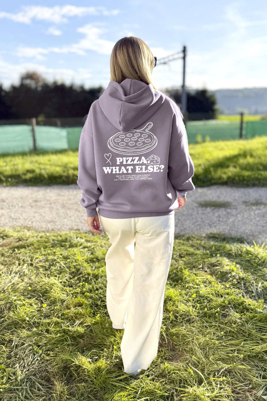 Unisex Hoodie, Farbe Dusty Lavender, moderne, oversized Passform, kuschlig weich, Baumwolle, Backprint