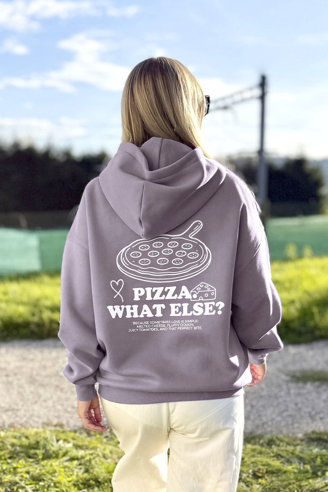 Unisex Hoodie, Farbe Dusty Lavender, moderne, oversized Passform, kuschlig weich, Baumwolle, Backprint