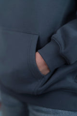 SLATE BLUE Unisex Hoodie mit moderner, oversized Passform – kuschlig weich und aus hochwertigem Material.