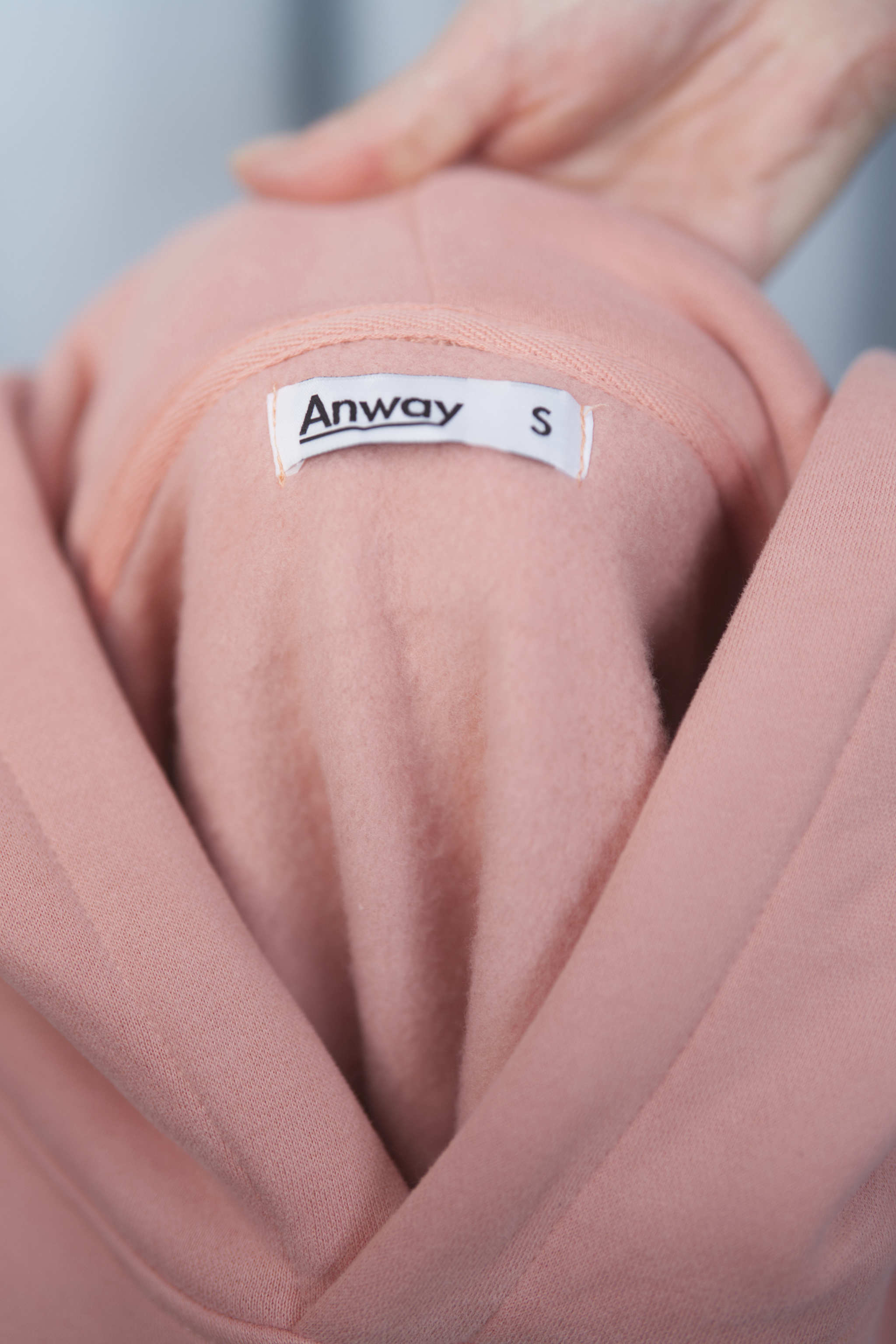 SOFT CORAL Unisex Hoodie mit moderner, oversized Passform – kuschlig weich und aus hochwertigem Material.