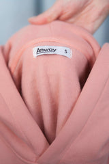 SOFT CORAL Unisex Hoodie mit moderner, oversized Passform – kuschlig weich und aus hochwertigem Material.
