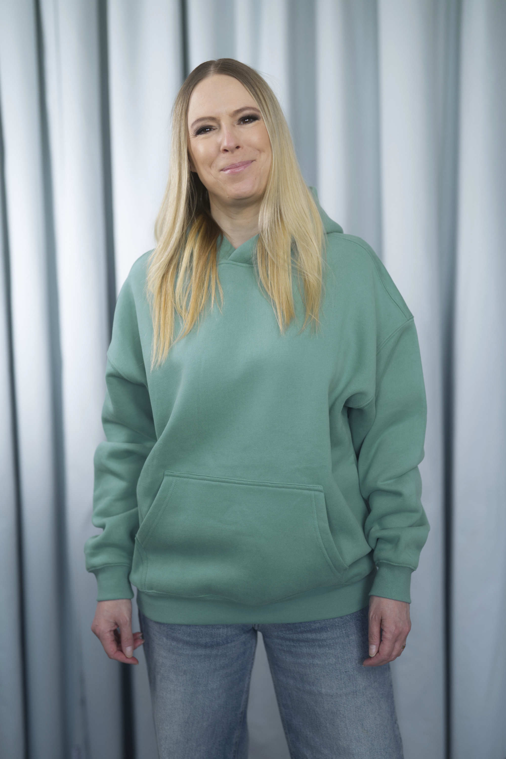 TURQUOISE GREEN Unisex Hoodie mit moderner, oversized Passform – kuschlig weich und aus hochwertigem Material.