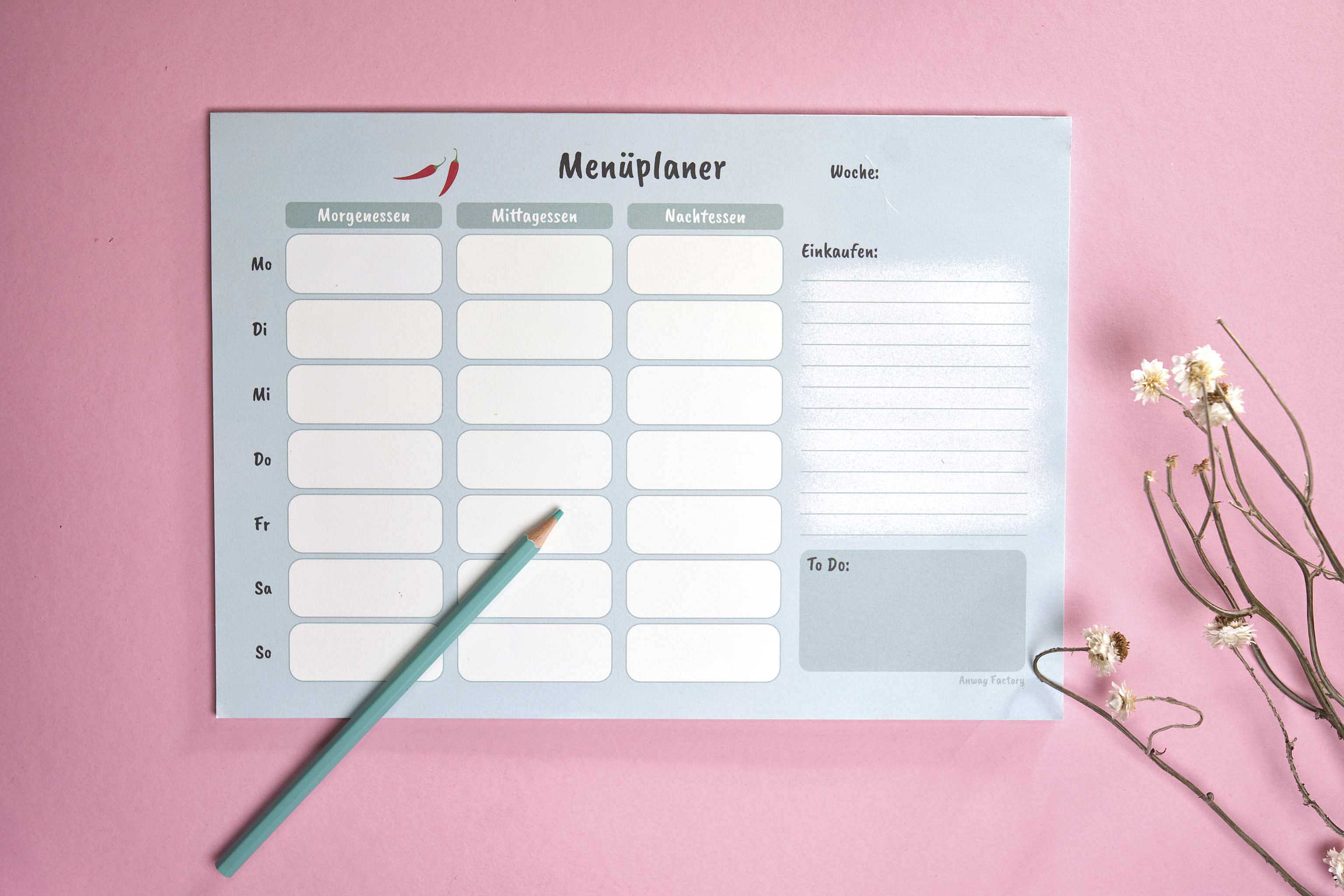 Praktischer A4-Menüplaner CHILLI im Querformat mit 25 Blatt. Übersichtlicher Essensplaner mit liebevoll gestaltetem Design und Platz für Mahlzeiten, Einkaufslisten und To-Dos – ideal zur Wochenplanung und Organisation im Alltag.