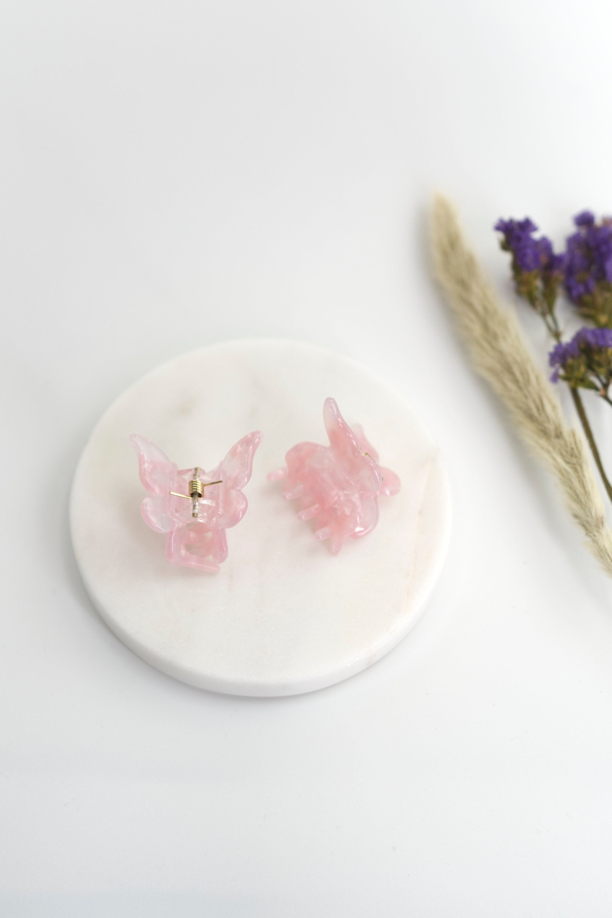 Schmetterling Mini Haarklammern im 2er-Set – zarte Haaraccessoires zum Zurückstecken von Strähnen, ideal für verspielte Frisuren.