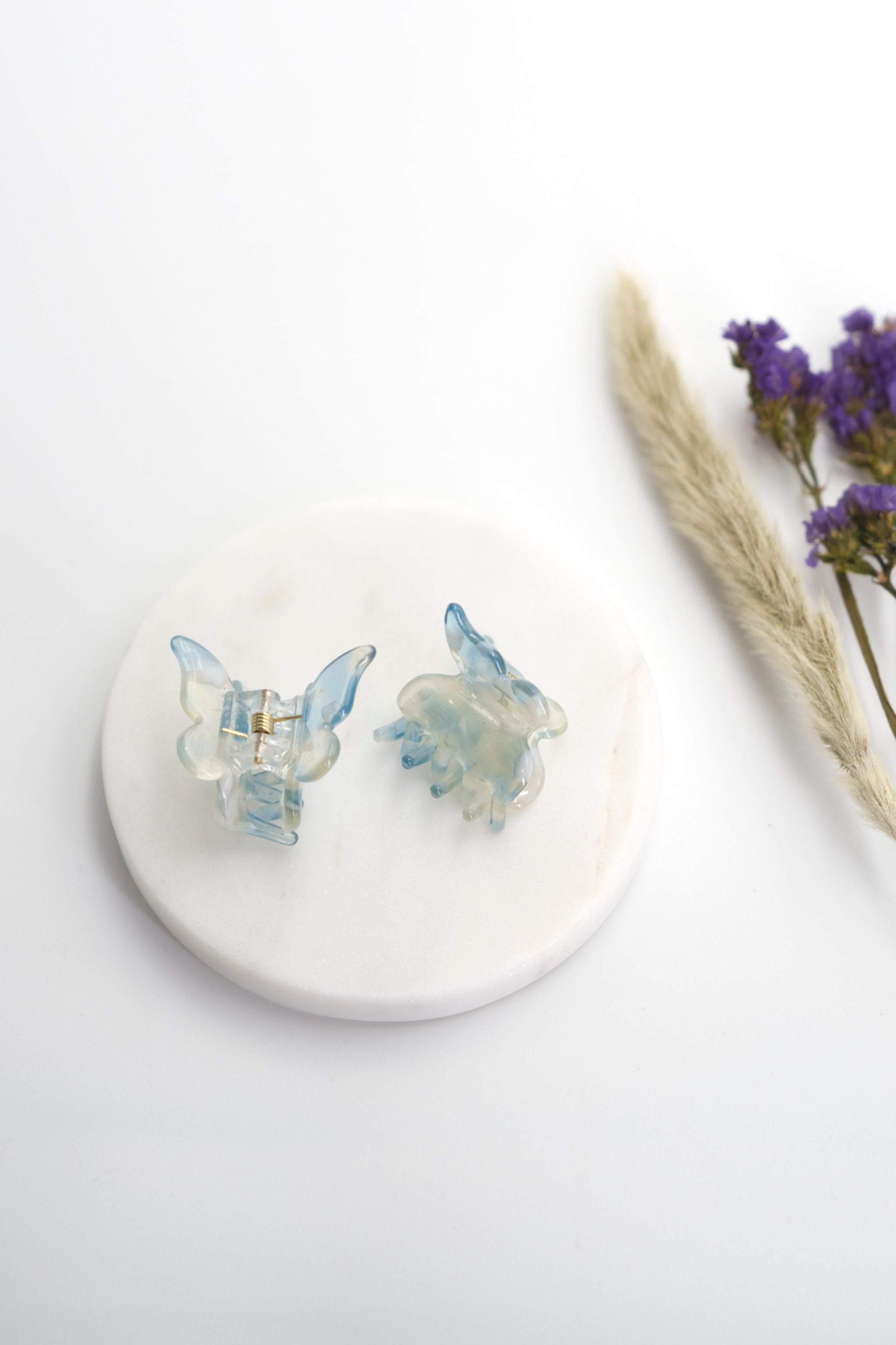Schmetterling Mini Haarklammern im 2er-Set – zarte Haaraccessoires zum Zurückstecken von Strähnen, ideal für verspielte Frisuren.