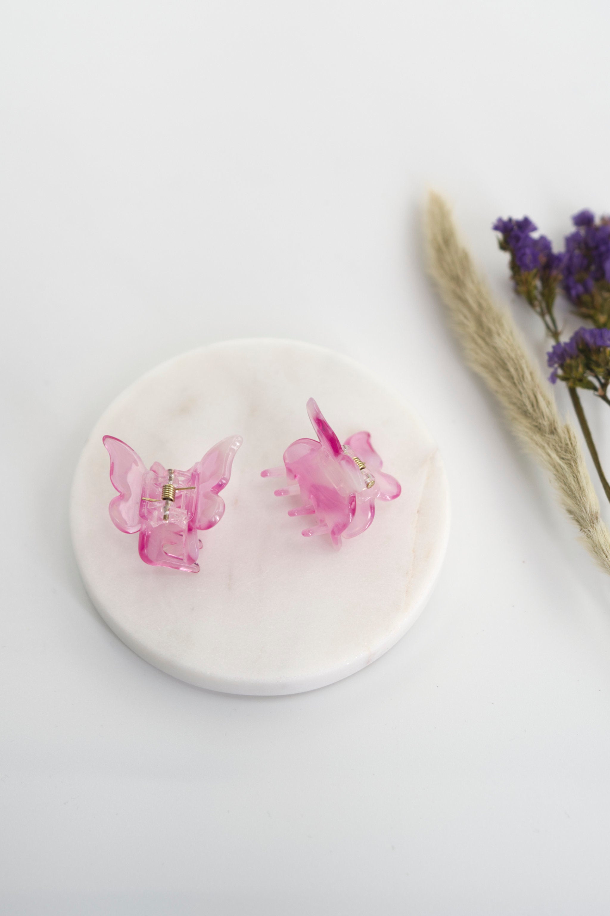 Schmetterling Mini Haarklammern im 2er-Set – zarte Haaraccessoires zum Zurückstecken von Strähnen, ideal für verspielte Frisuren.