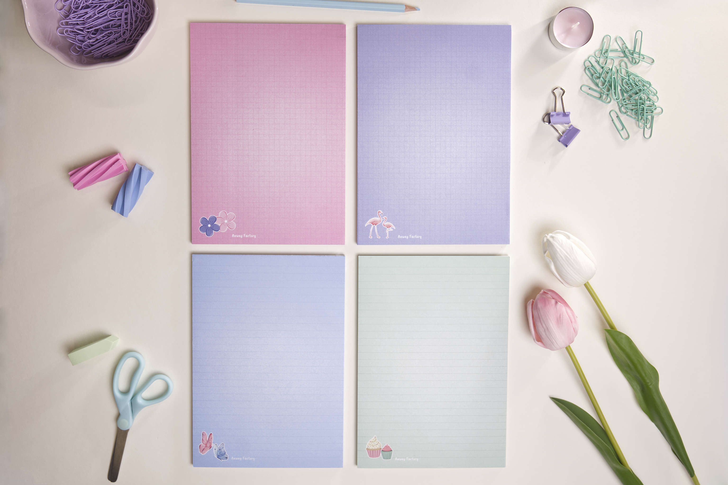 A5-Notizblock CUPCAKE - erhältlich auch im Notizblock-Set FLOW mit vier liebevoll gestalteten A5-Blöcken (50 Blatt pro Block) in den Designs Flower, Flamingo, Butterfly und Cupcake. Perfekt für Notizen, Listen und Gedanken – ein farbenfroher Begleiter für den Alltag.