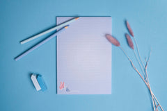 A5-Notizblock BUTTERFLY im Hochformat mit 50 Seiten. Liebevoll gestaltetes Schmetterlings-Design – perfekt für kreative Gedanken, persönliche Notizen und bunte Alltagsplanung. Ideal für Schule, Büro oder Zuhause.