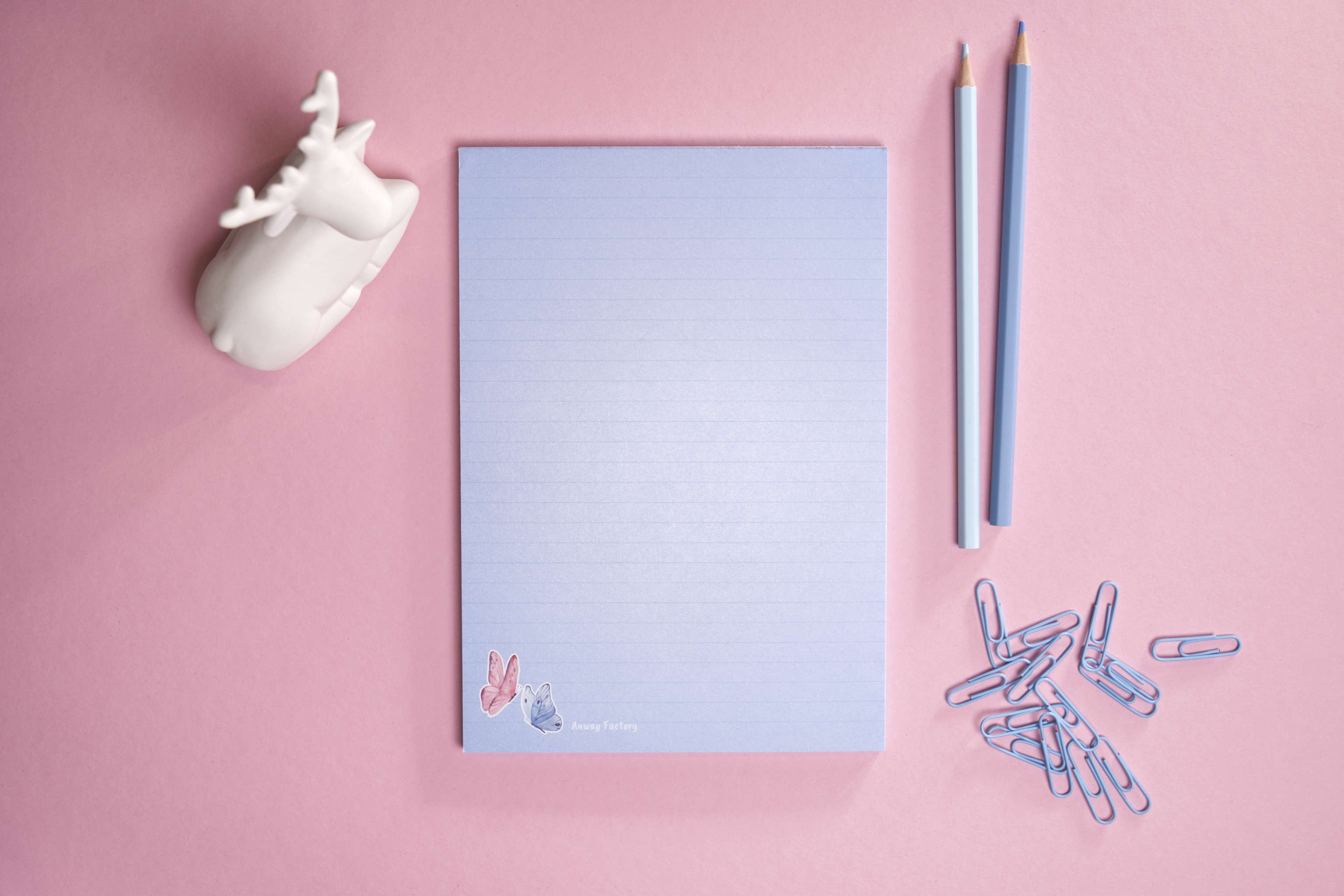 A5-Notizblock BUTTERFLY im Hochformat mit 50 Seiten. Liebevoll gestaltetes Schmetterlings-Design – perfekt für kreative Gedanken, persönliche Notizen und bunte Alltagsplanung. Ideal für Schule, Büro oder Zuhause.