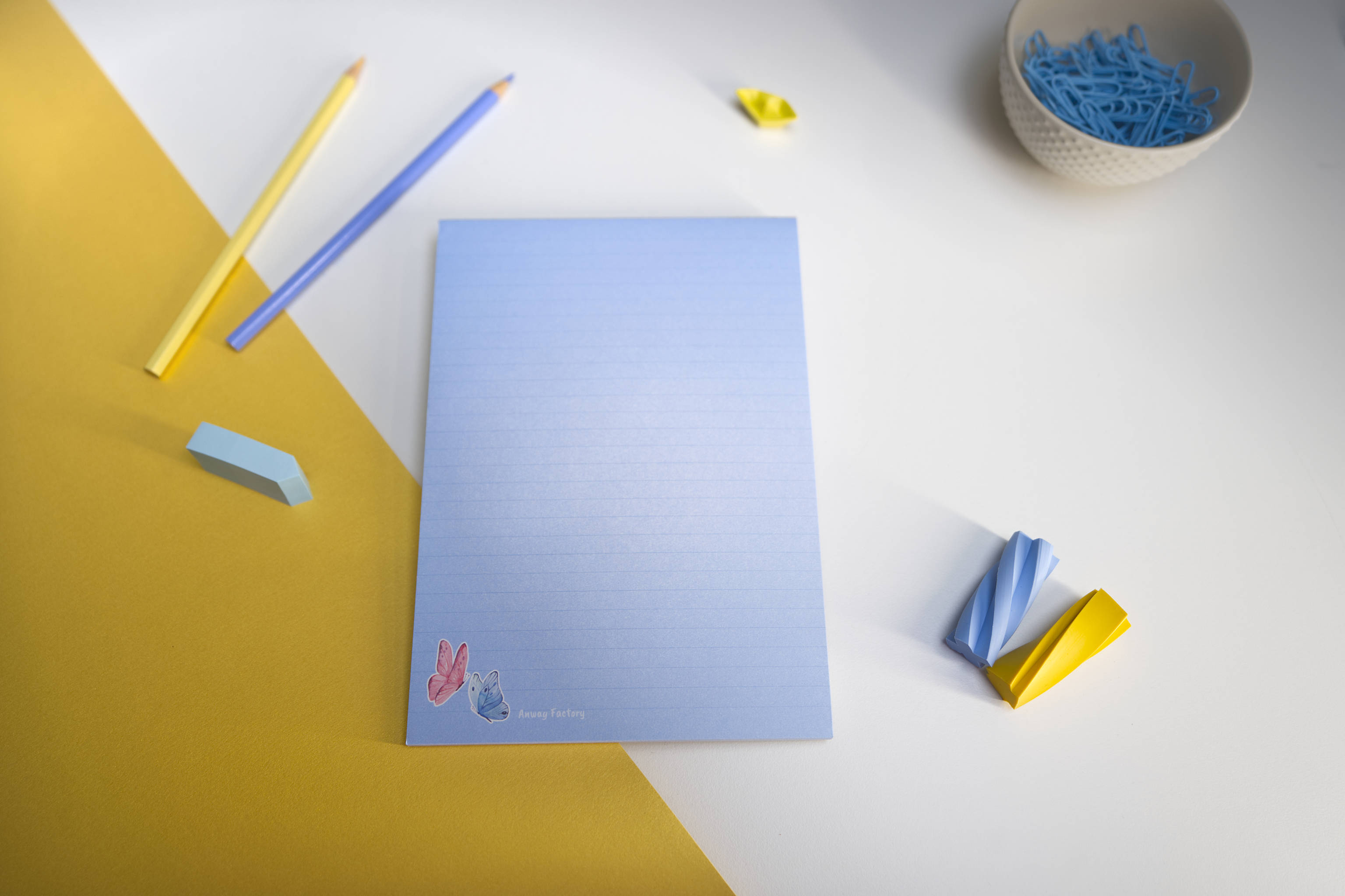 A5-Notizblock BUTTERFLY im Hochformat mit 50 Seiten. Liebevoll gestaltetes Schmetterlings-Design – perfekt für kreative Gedanken, persönliche Notizen und bunte Alltagsplanung. Ideal für Schule, Büro oder Zuhause.