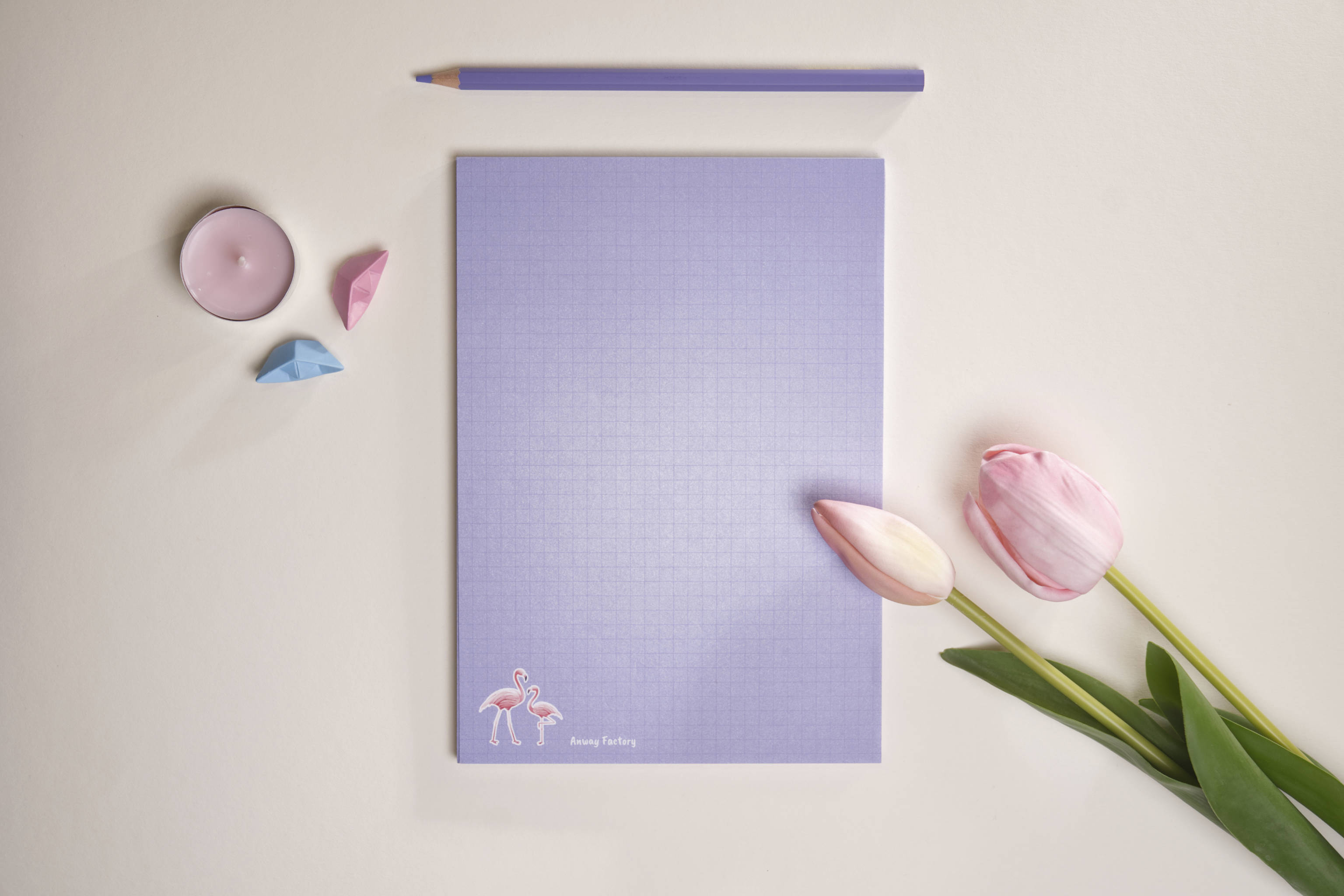 A5-Notizblock FLAMINGO im Hochformat mit 50 Seiten. Zauberhaftes Design mit Flamingo-Motiv – ideal für kreative Gedanken, To-do-Listen und Tagesplanung. Der perfekte Begleiter für farbenfrohen Schreibspaß im Alltag.