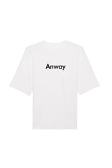 Oversized T-Shirt aus 100 % Bio-Baumwolle mit weitem, modernem Schnitt, erhältlich in Schwarz, Weiss und Natur. Individuell gestaltbar mit Wunschmotiv und frei wählbarer Platzierung. Weiche Qualität, überschnittene Ärmelansätze und lässiger Style für maximalen Tragekomfort. Mit Anway-Schriftzug in serifenloser, fetter Schrift auf der Vorderseite.