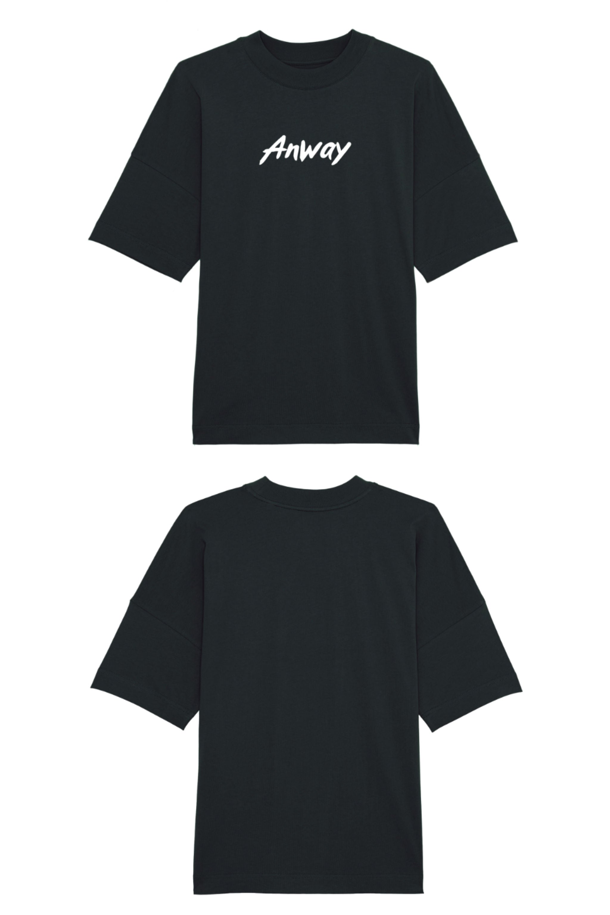 Oversized T-Shirt aus 100 % Bio-Baumwolle mit weitem, modernem Schnitt, erhältlich in Schwarz, Weiss und Natur. Individuell gestaltbar mit Wunschmotiv und frei wählbarer Platzierung. Weiche Qualität, überschnittene Ärmelansätze und lässiger Style für maximalen Tragekomfort. Mit Anway-Logo in Pinsel-Schrift auf der Vorderseite.