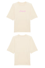 Oversized T-Shirt aus 100 % Bio-Baumwolle mit weitem, modernem Schnitt, erhältlich in Schwarz, Weiss und Natur. Individuell gestaltbar mit Wunschmotiv und frei wählbarer Platzierung. Weiche Qualität, überschnittene Ärmelansätze und lässiger Style für maximalen Tragekomfort. Mit Anway-Logo in Pinsel-Schrift auf der Vorderseite.
