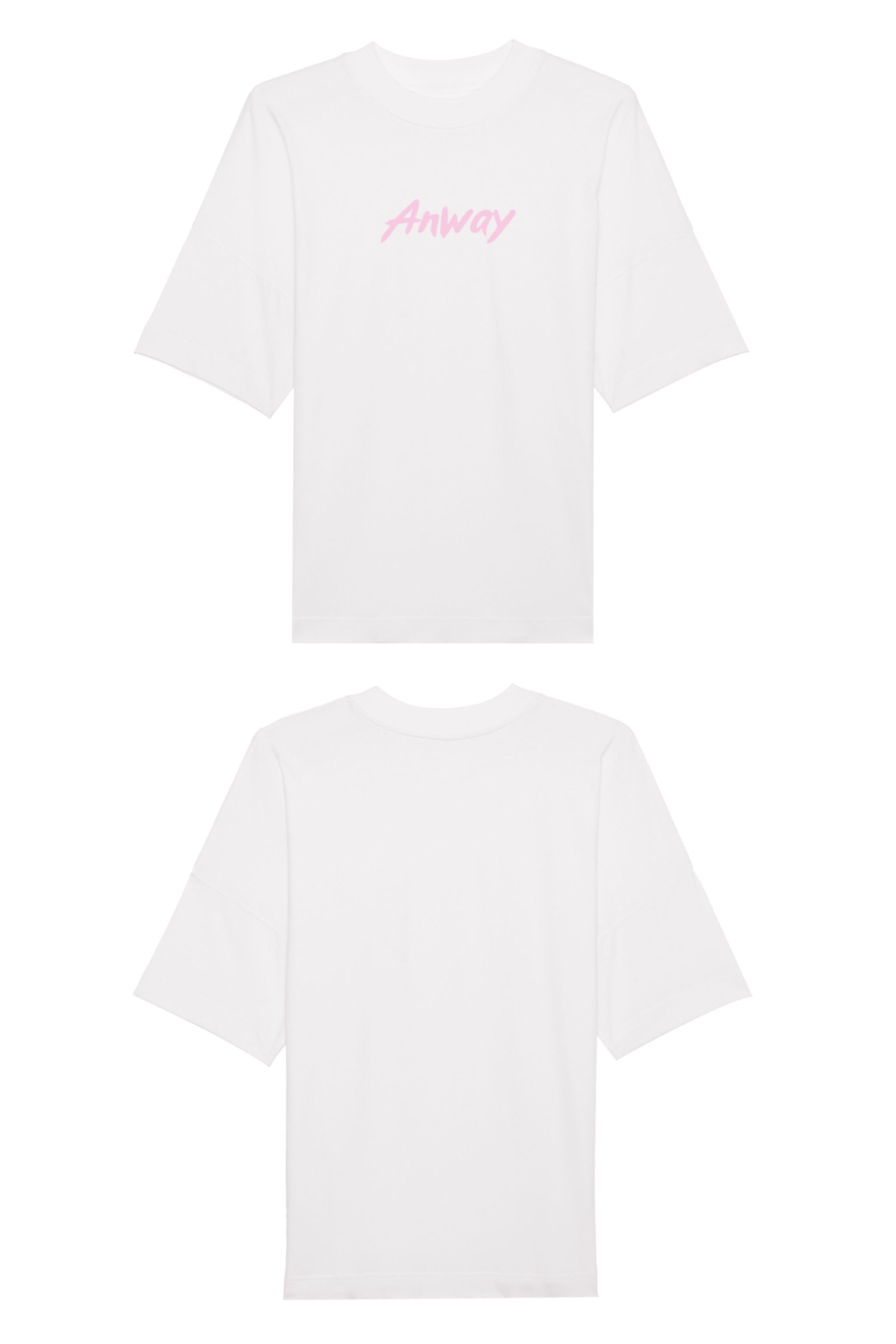 Oversized T-Shirt aus 100 % Bio-Baumwolle mit weitem, modernem Schnitt, erhältlich in Schwarz, Weiss und Natur. Individuell gestaltbar mit Wunschmotiv und frei wählbarer Platzierung. Weiche Qualität, überschnittene Ärmelansätze und lässiger Style für maximalen Tragekomfort. Mit Anway-Logo in Pinsel-Schrift auf der Vorderseite.