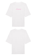 Oversized T-Shirt aus 100 % Bio-Baumwolle mit weitem, modernem Schnitt, erhältlich in Schwarz, Weiss und Natur. Individuell gestaltbar mit Wunschmotiv und frei wählbarer Platzierung. Weiche Qualität, überschnittene Ärmelansätze und lässiger Style für maximalen Tragekomfort. Mit Anway-Logo in Pinsel-Schrift auf der Vorderseite.