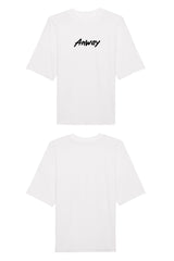 Oversized T-Shirt aus 100 % Bio-Baumwolle mit weitem, modernem Schnitt, erhältlich in Schwarz, Weiss und Natur. Individuell gestaltbar mit Wunschmotiv und frei wählbarer Platzierung. Weiche Qualität, überschnittene Ärmelansätze und lässiger Style für maximalen Tragekomfort. Mit Anway-Logo in Pinsel-Schrift auf der Vorderseite.