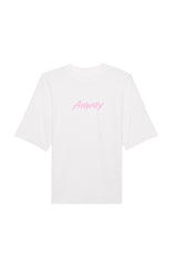 Oversized T-Shirt aus 100 % Bio-Baumwolle mit weitem, modernem Schnitt, erhältlich in Schwarz, Weiss und Natur. Individuell gestaltbar mit Wunschmotiv und frei wählbarer Platzierung. Weiche Qualität, überschnittene Ärmelansätze und lässiger Style für maximalen Tragekomfort. Mit Anway-Logo in Pinsel-Schrift auf der Vorderseite.