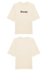 Oversized T-Shirt aus 100 % Bio-Baumwolle mit weitem, modernem Schnitt, erhältlich in Schwarz, Weiss und Natur. Individuell gestaltbar mit Wunschmotiv und frei wählbarer Platzierung. Weiche Qualität, überschnittene Ärmelansätze und lässiger Style für maximalen Tragekomfort. Mit Anway-Schriftzug in serifenloser, fetter Schrift auf der Vorderseite.