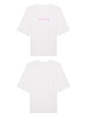 Oversized T-Shirt aus 100 % Bio-Baumwolle mit weitem, modernem Schnitt, erhältlich in Schwarz, Weiss und Natur. Individuell gestaltbar mit Wunschmotiv und frei wählbarer Platzierung. Weiche Qualität, überschnittene Ärmelansätze und lässiger Style für maximalen Tragekomfort. Mit Anway-Schriftzug in serifenloser, fetter Schrift auf der Vorderseite.