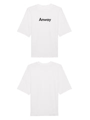 Oversized T-Shirt aus 100 % Bio-Baumwolle mit weitem, modernem Schnitt, erhältlich in Schwarz, Weiss und Natur. Individuell gestaltbar mit Wunschmotiv und frei wählbarer Platzierung. Weiche Qualität, überschnittene Ärmelansätze und lässiger Style für maximalen Tragekomfort. Mit Anway-Schriftzug in serifenloser, fetter Schrift auf der Vorderseite.