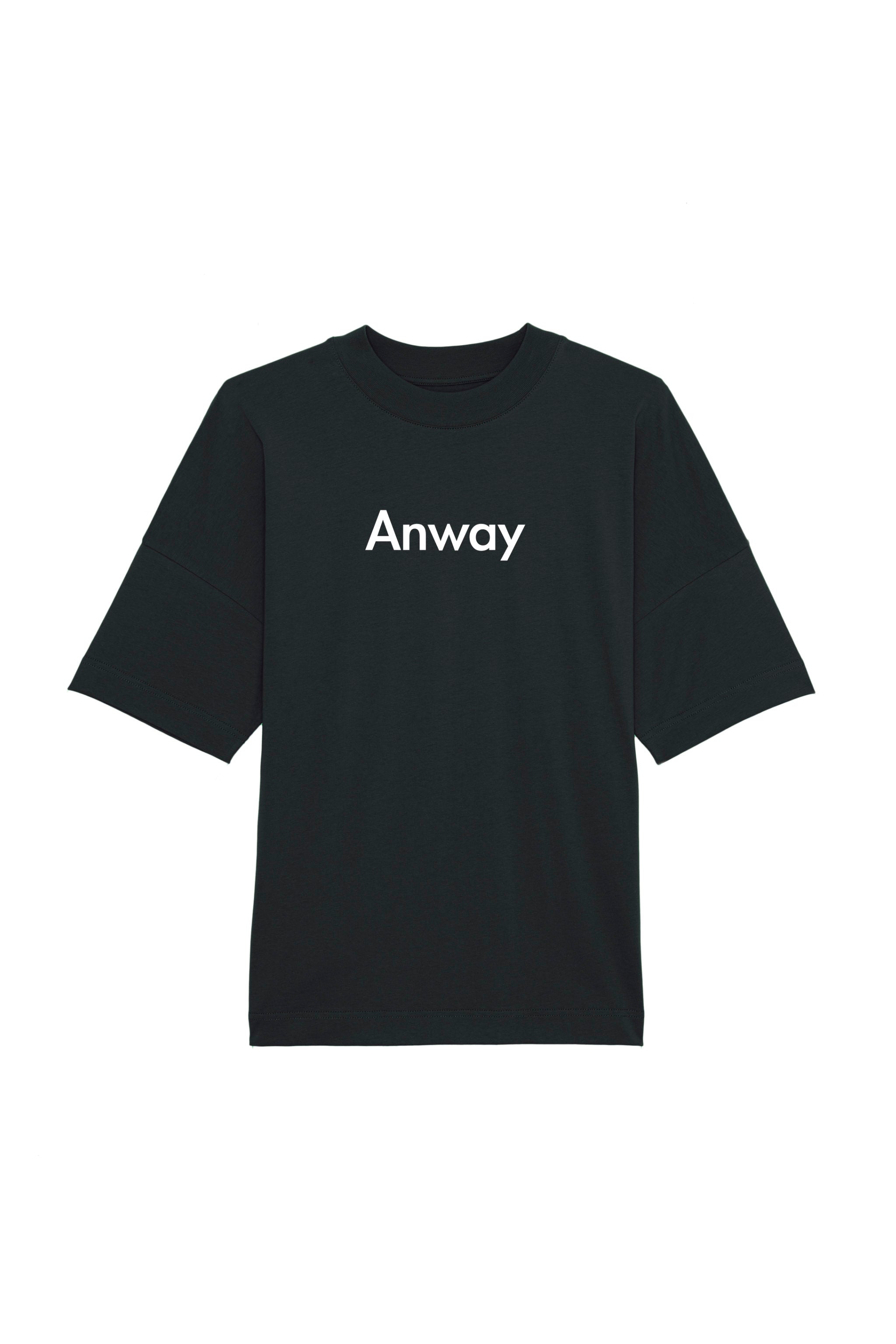 Oversized T-Shirt aus 100 % Bio-Baumwolle mit weitem, modernem Schnitt, erhältlich in Schwarz, Weiss und Natur. Individuell gestaltbar mit Wunschmotiv und frei wählbarer Platzierung. Weiche Qualität, überschnittene Ärmelansätze und lässiger Style für maximalen Tragekomfort. Mit Anway-Schriftzug in serifenloser, fetter Schrift auf der Vorderseite.